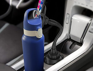 Interpretation of what a car water cup should look like from multiple perspectives? ----Water cup market tester