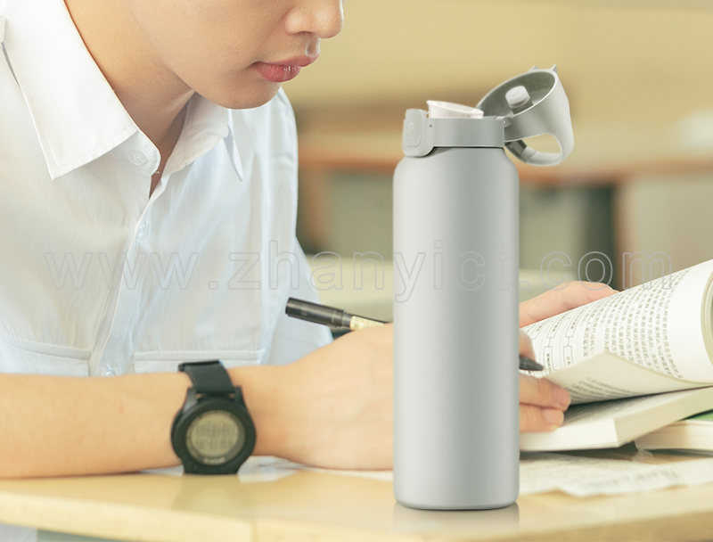 How do contemporary college students choose the function, material and capacity of water cups from a global perspective? ---Chinese college students
